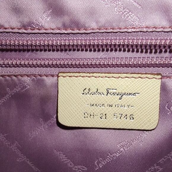 Ferragamo suede gancini shoulder bag EUC - Picture 7 of 10